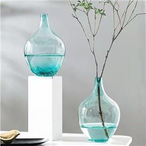 Vaso di vetro azzurro classico